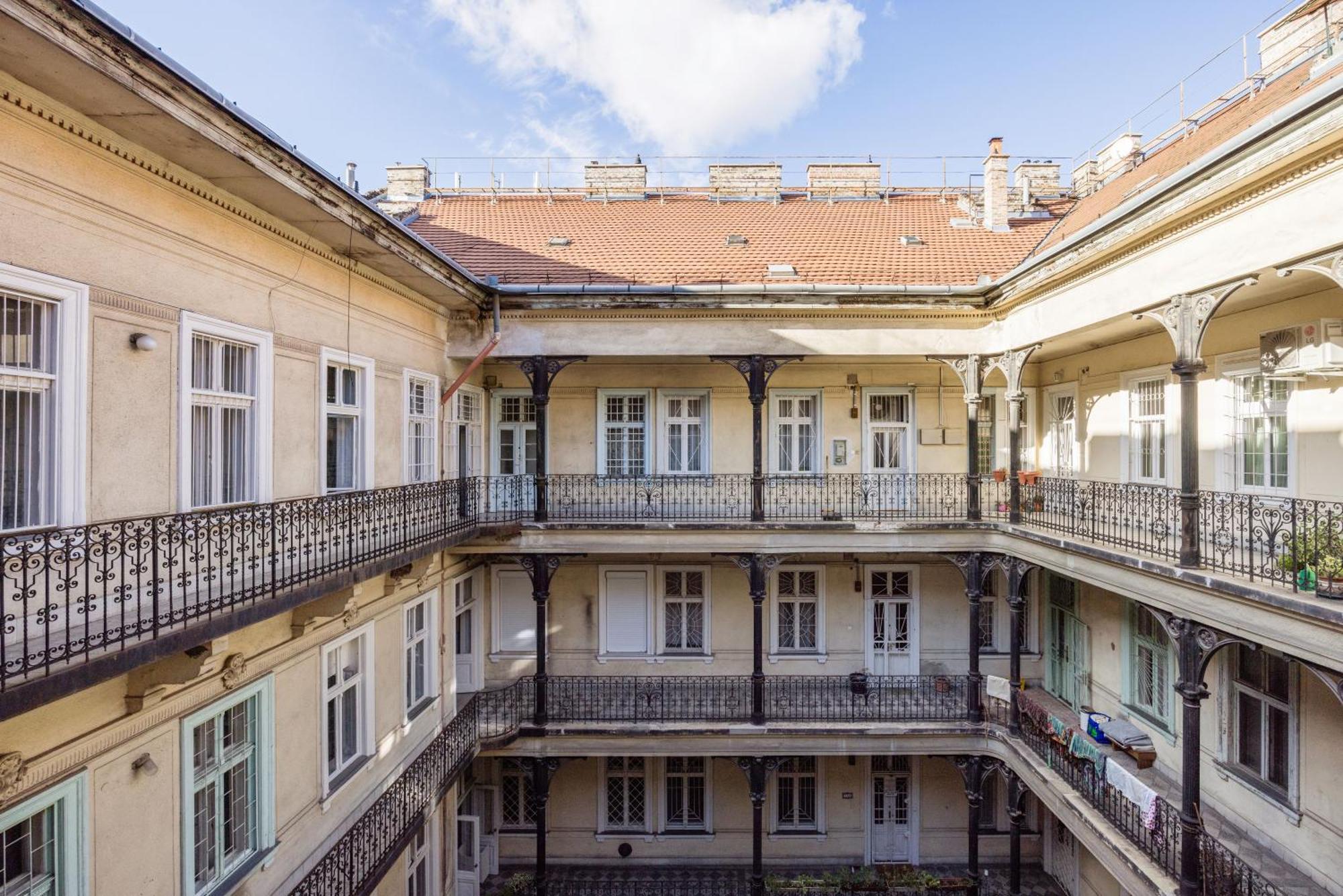Apartment Hidden Gem Penthouse Sauna & Jacuzzi-heart Of Budapest