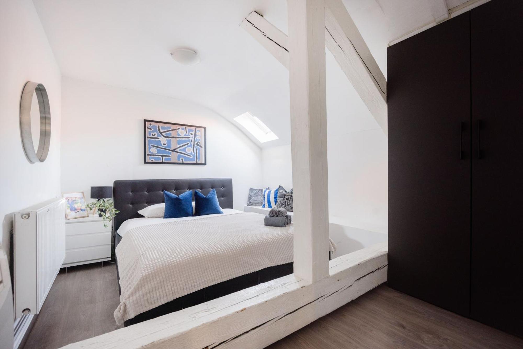 Hidden Gem Penthouse Sauna & Jacuzzi-heart Of Apartment Budapest