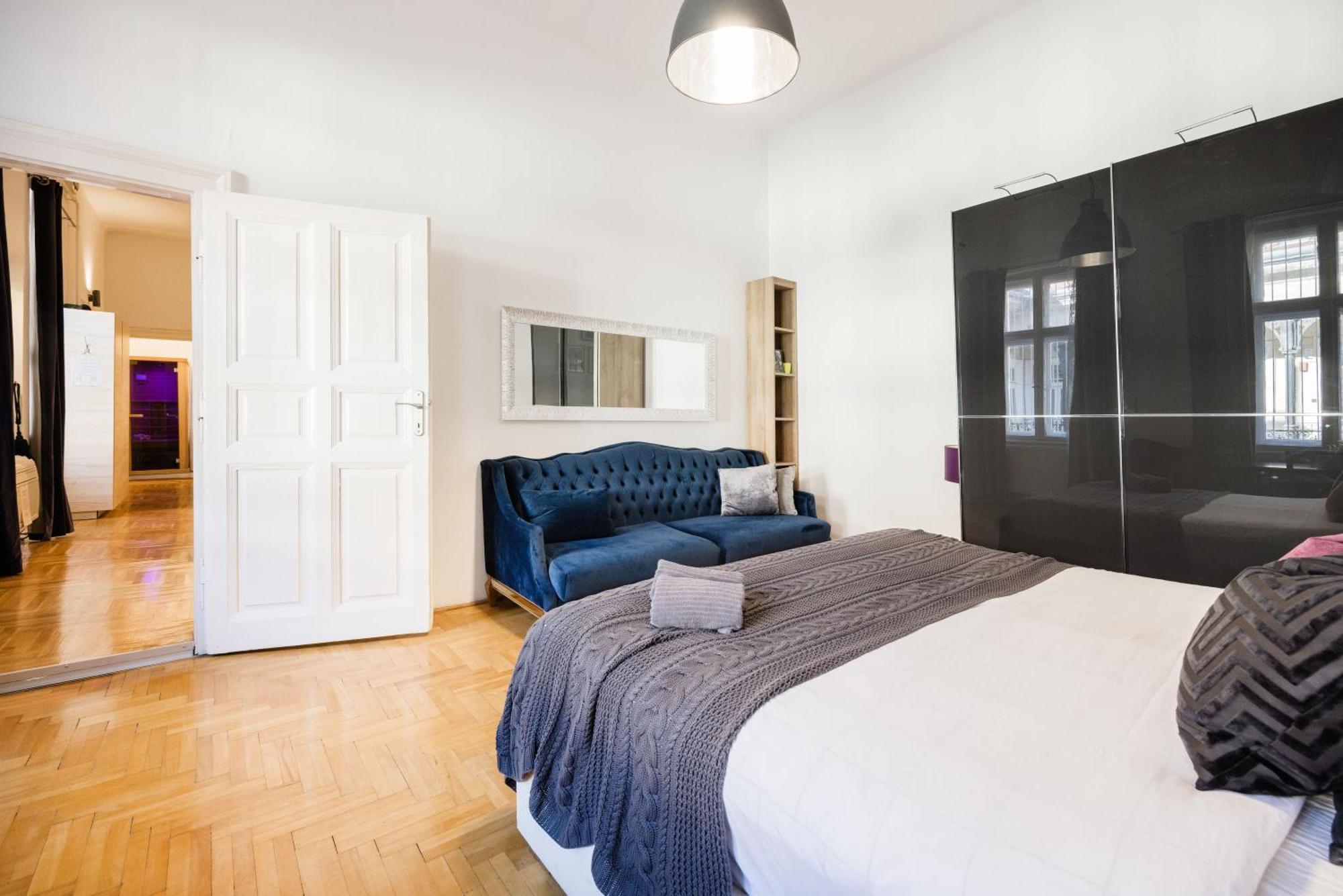 Apartment Hidden Gem Penthouse Sauna & Jacuzzi-heart Of Budapest