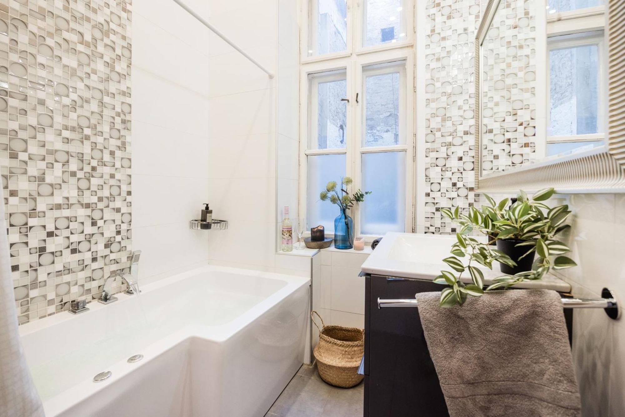 Apartment Hidden Gem Penthouse Sauna & Jacuzzi-heart Of *