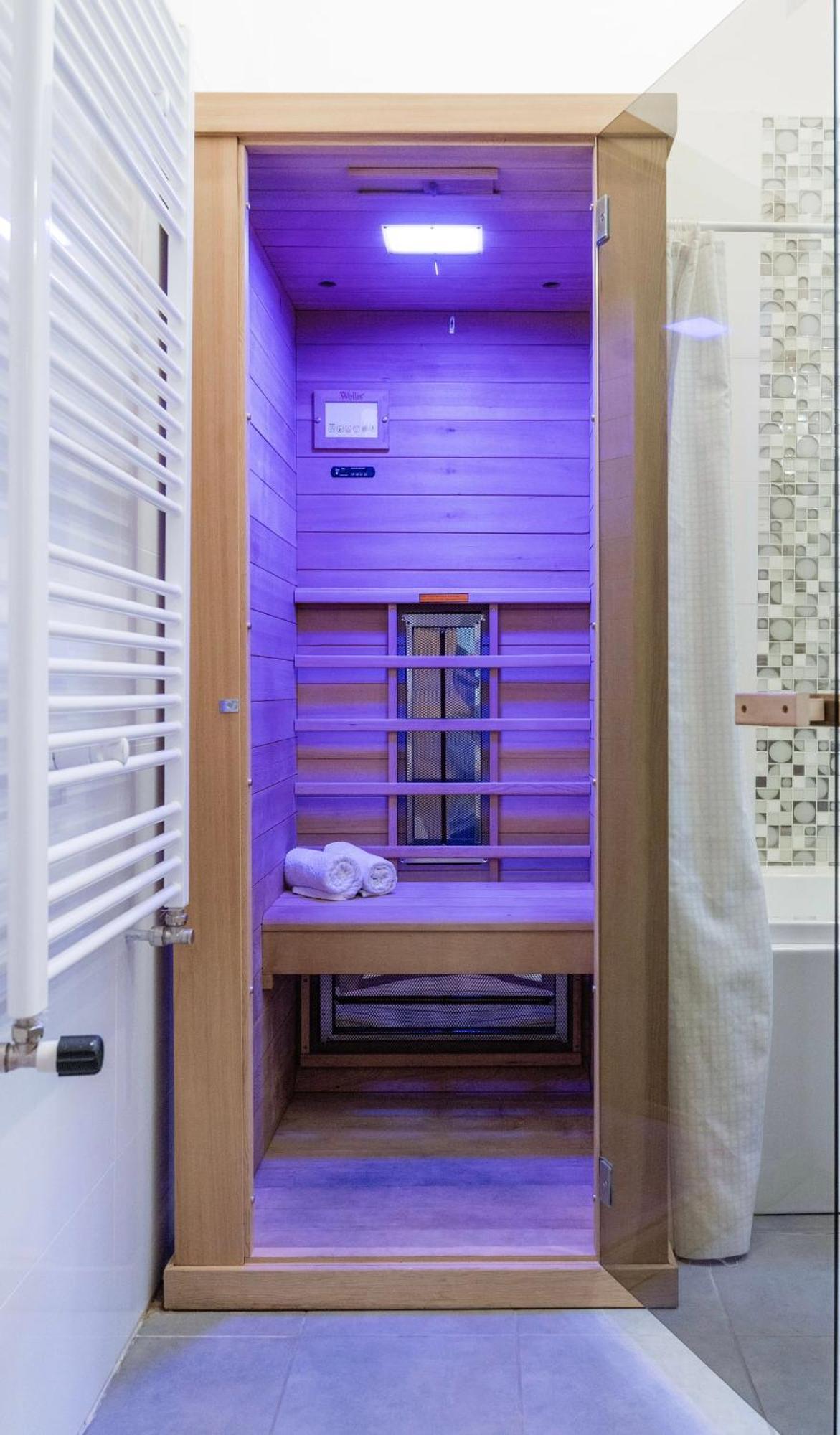 Apartment Hidden Gem Penthouse Sauna & Jacuzzi-heart Of Budapest